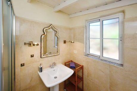 Apartment 1, Badezimmer