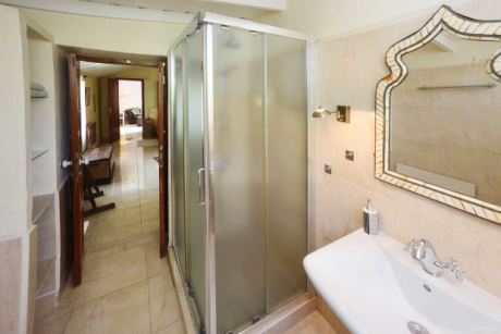 Apartment 1, Badezimmer