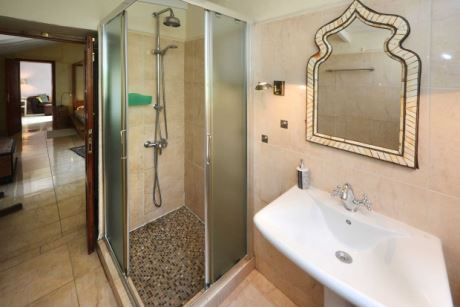 Apartment 1, Badezimmer