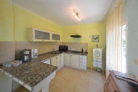 Apartment 2, Wohnkche