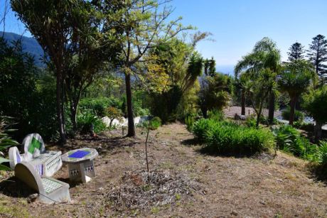 Sitzplatz im Gr�nen mit Meerblick