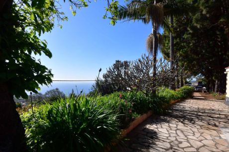 Gut befestigte Fl�chen und Wege