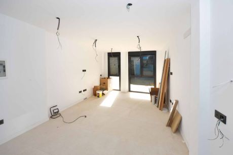 Wohnkche mit elektrisch betriebenen Rollden