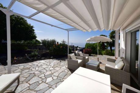 Flexibel beschattete Sdterrasse