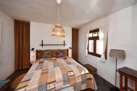 Haupthaus Schlafzimmer mit begehbarem Kleiderschrank