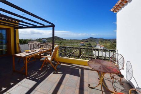 Gro�e Terrasse mit sch�nem Meerblick