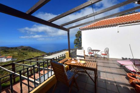 Gro�e Terrasse mit sch�nem Meerblick