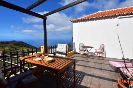 Gro�e Terrasse mit sch�nem Meerblick