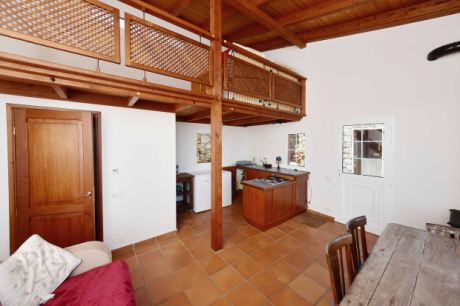 Studio Wohn-, Koch- und Essbereich mit Schlafempore