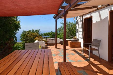 Haupthaus teil�berdachte Terrasse