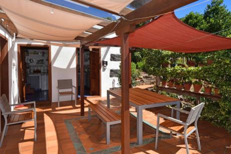 Haupthaus teil�berdachte Terrasse, K�che