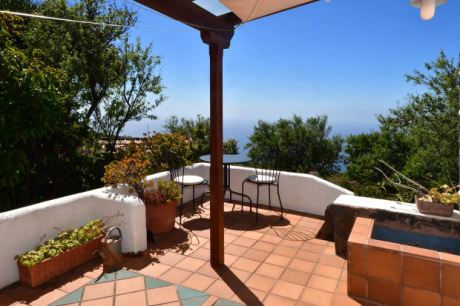 Haupthaus teil�berdachte Terrasse