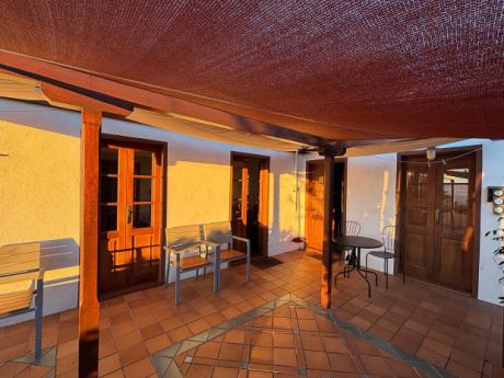 Haupthaus teil�berdachte Terrasse