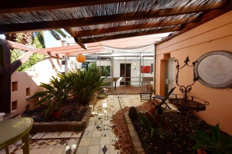Teil�berdachter Innenhof (Patio)