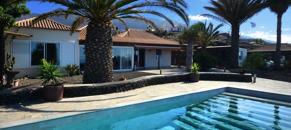 Große Villa mit Pool und herrlichem Meerblick in Todoque