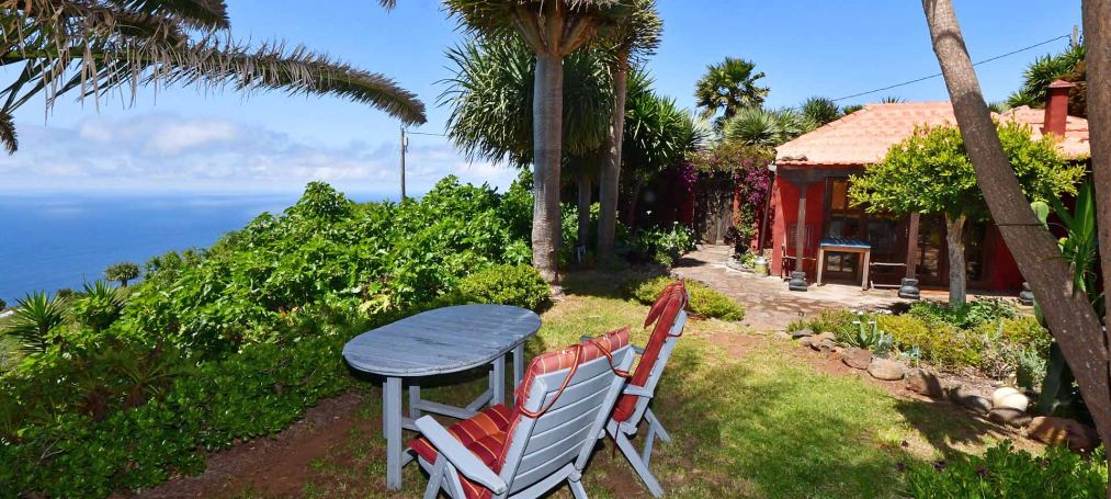 A typical Palmerian country house in a completely peaceful setting